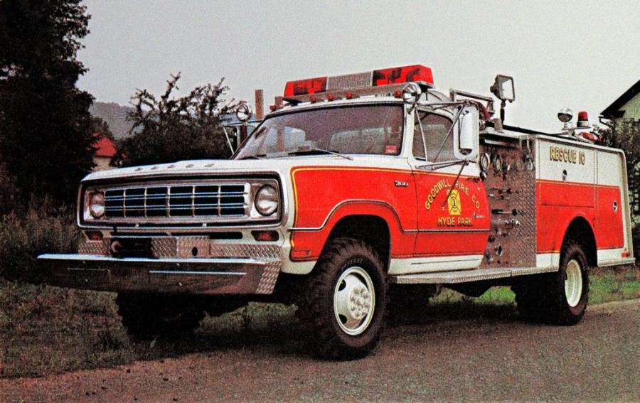  Dodge W300 Power Wagon Rescue Truck 1975 года  (фото 1 из 1)